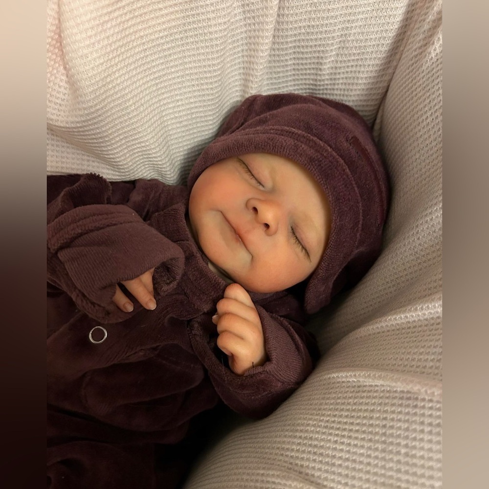 Reborn baby doll - realistic, painted with appropriate mottling of newborn - Picture 8 of 16